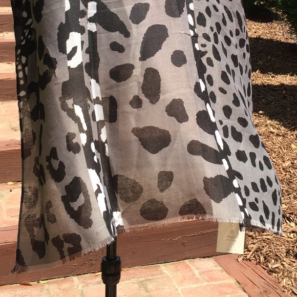 NWT! VERY COOL BLACK/WHITE KIMONO - Picture 5 of 7